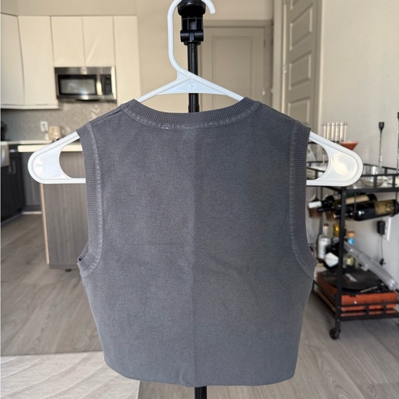 Zara Gray Sleeveless Top - Picture 3 of 3